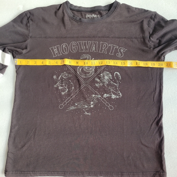 Harry Potter Hogwarts Black Short Sleeve Tee Striped Sleeved Large - Picture 9 of 10